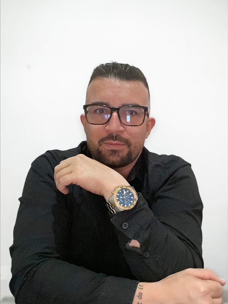 Norbey-alzate-experto-en-publicidad-en-Growth-Marketing-Inmobiliario-IA-Pauta-SEO-Automatizaciones